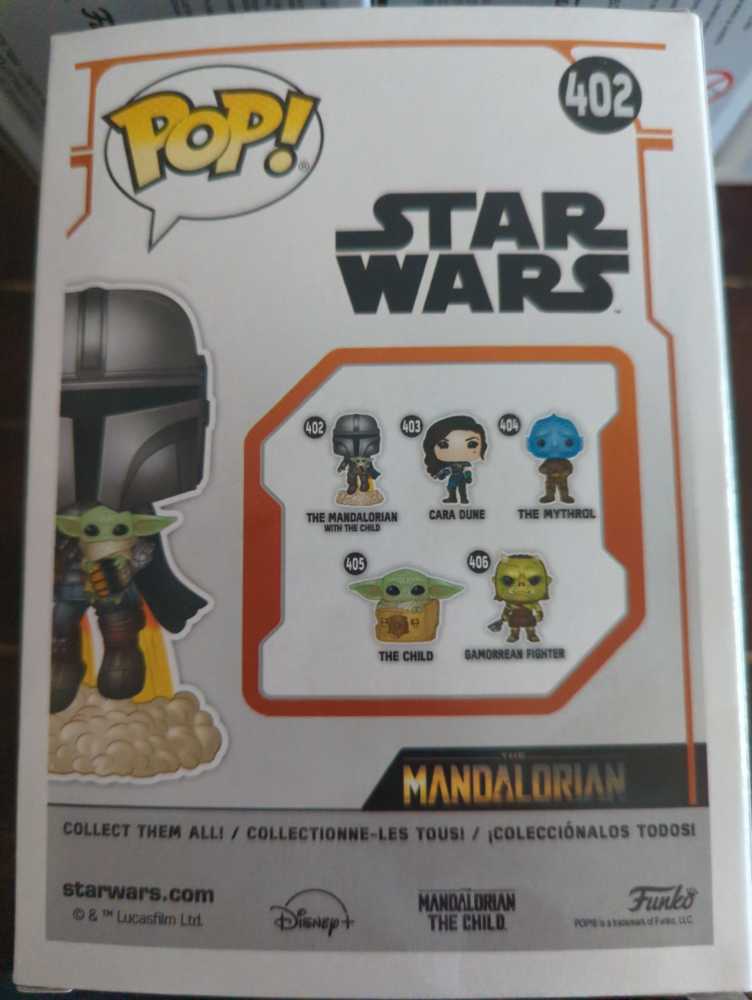 The Mandalorian (with Child) - Star Wars vinyl figure collectible [Barcode 889698509596] - Main Image 3