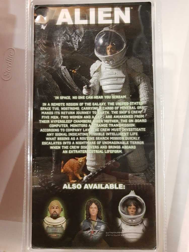 Alien - Ripley (Compression Suit) - Alien vinyl figure collectible [Barcode 634482513828] - Main Image 2