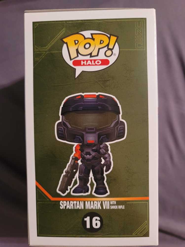 Spartan Mark VII with Shock Rifle - Halo vinyl figure collectible [Barcode 889698511063] - Main Image 3