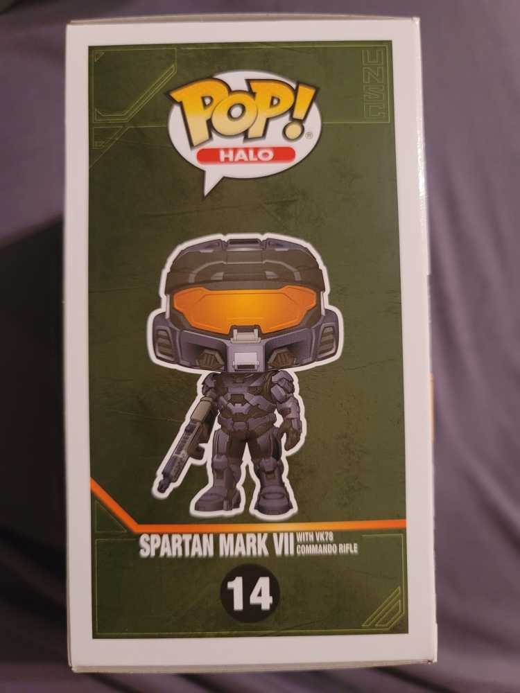 Spartan Mark VII With VK78 Commando Rifle - Halo vinyl figure collectible [Barcode 889698511032] - Main Image 3