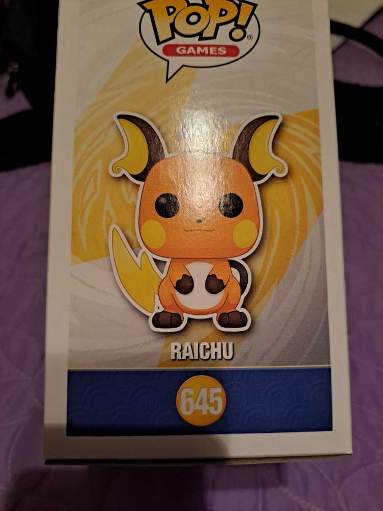 Raichu - Pokémon vinyl figure collectible [Barcode 889698540421] - Main Image 3