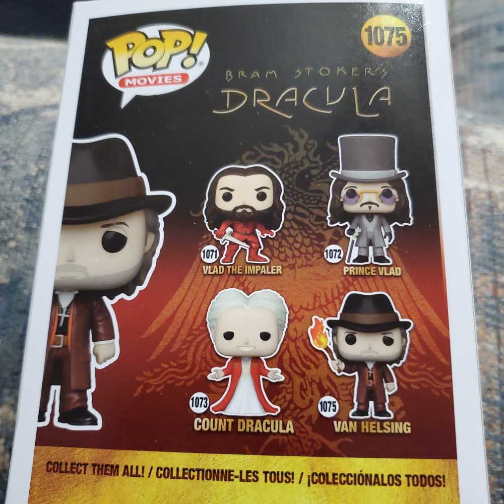 Van Helsing - Bram Stoker’s Dracula vinyl figure collectible [Barcode 889698498005] - Main Image 2