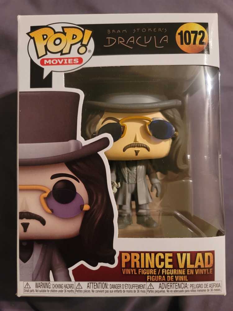 Prince Vlad - Bram Stoker’s Dracula vinyl figure collectible [Barcode 889698497992] - Main Image 2