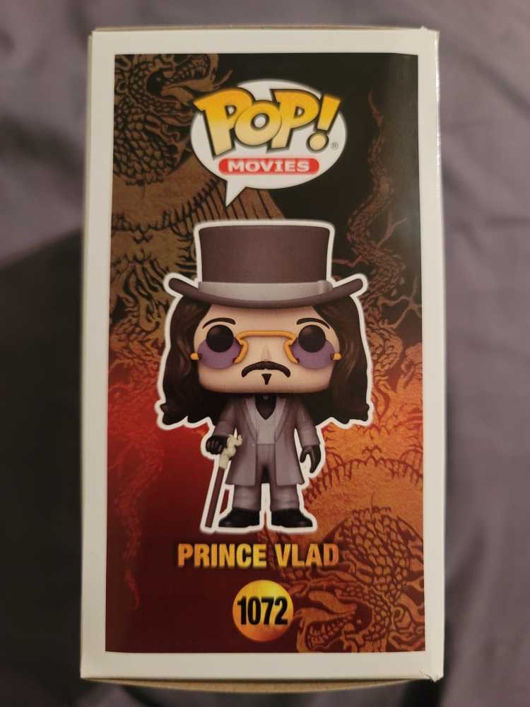 Prince Vlad - Bram Stoker’s Dracula vinyl figure collectible [Barcode 889698497992] - Main Image 3