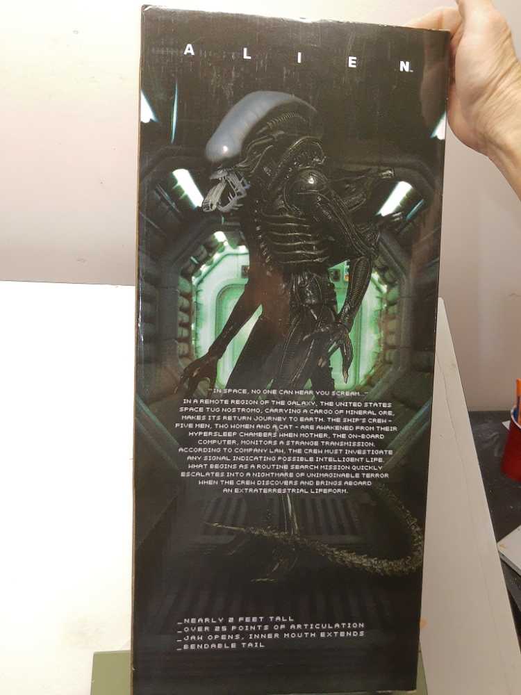 Alien 1/4 scale Xenomorph - Alien vinyl figure collectible [Barcode 14963452] - Main Image 2
