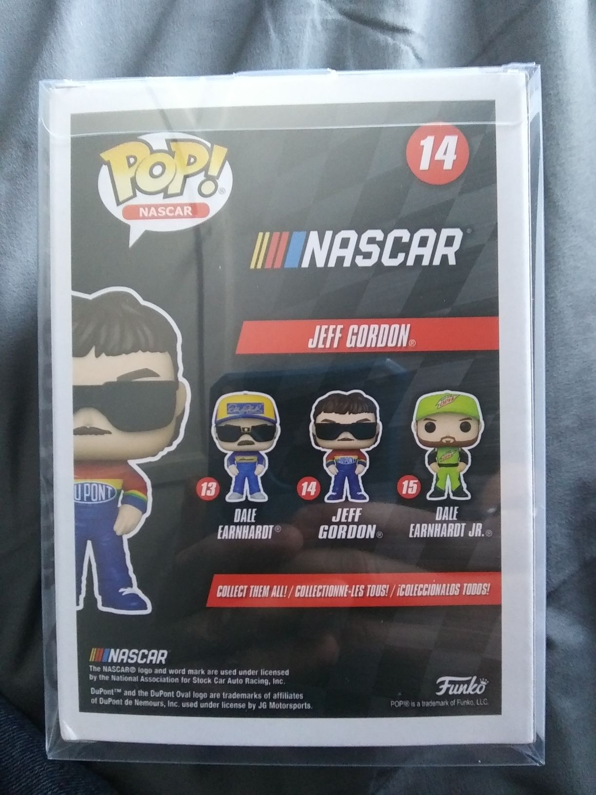 Jeff Gordon  vinyl figure collectible [Barcode 889698529808] - Main Image 2