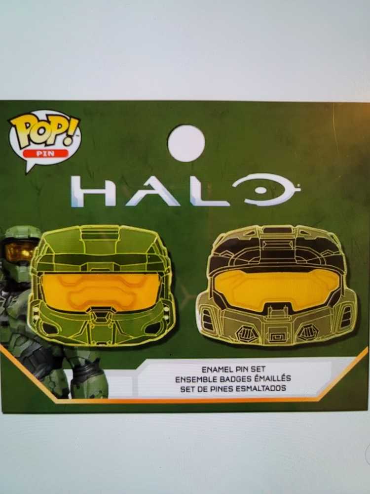 Master Chief with MA40 Assault Rifle Special Edition with Enamel Pin Set - Halo vinyl figure collectible [Barcode 889698542470] - Main Image 3