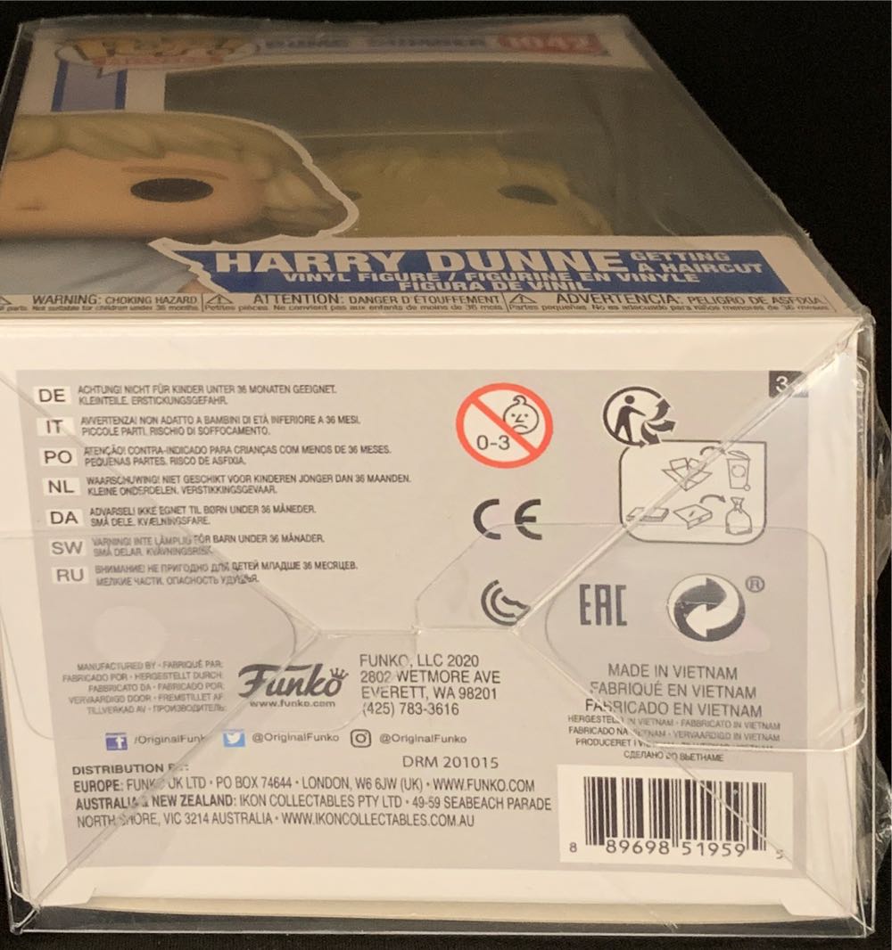 Harry Dunne (Getting a Haircut) - Dumb and Dumber vinyl figure collectible [Barcode 889698519595] - Main Image 4