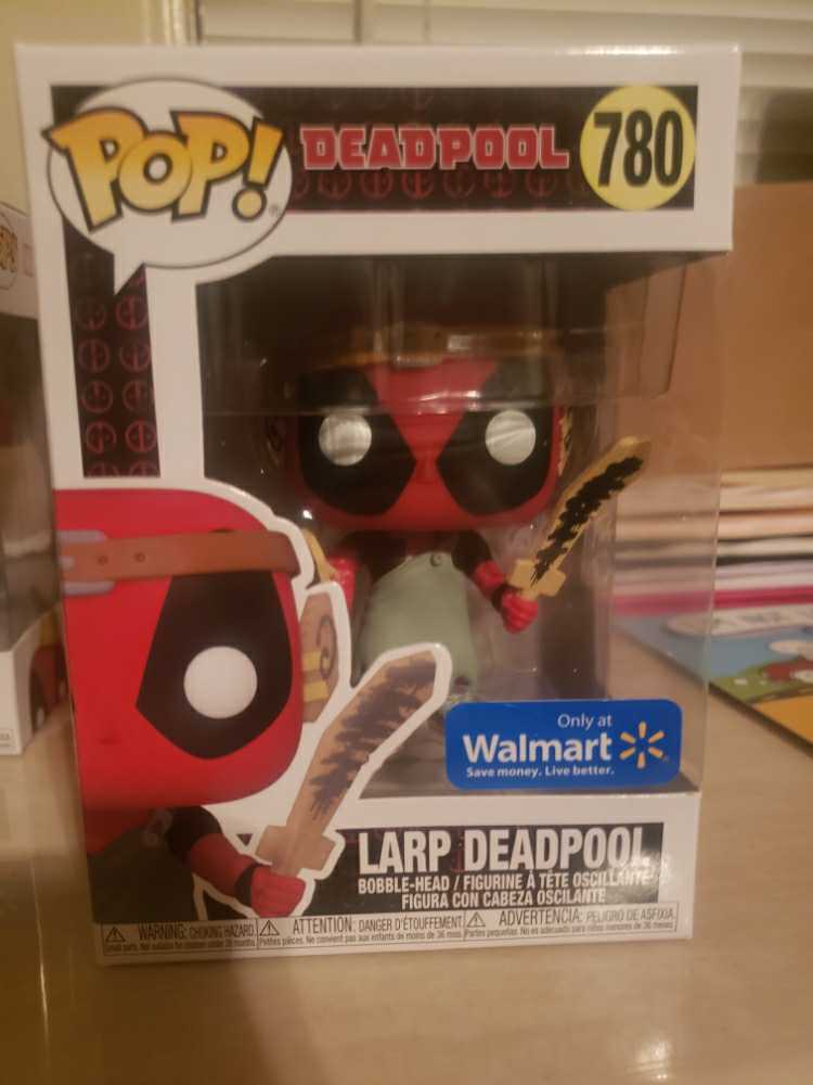 #780 Marvel: Deadpool: LARP Deadpool - Marvel Universe vinyl figure collectible [Barcode 889698546904] - Main Image 2