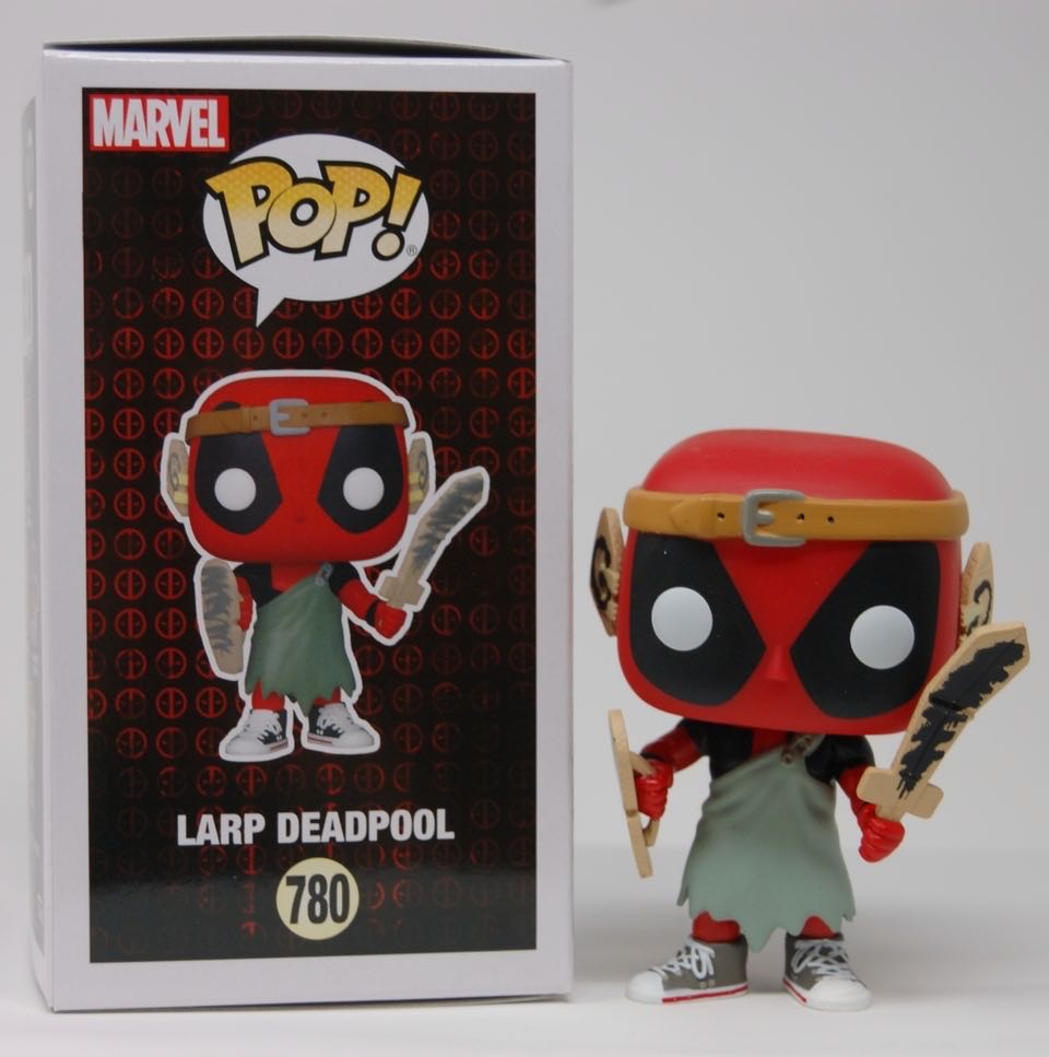 #780 Marvel: Deadpool: LARP Deadpool - Marvel Universe vinyl figure collectible [Barcode 889698546904] - Main Image 3