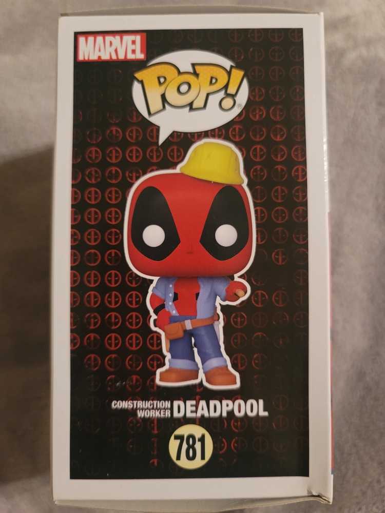 Construction Worker # 781 - Deadpool vinyl figure collectible [Barcode 889698546881] - Main Image 2
