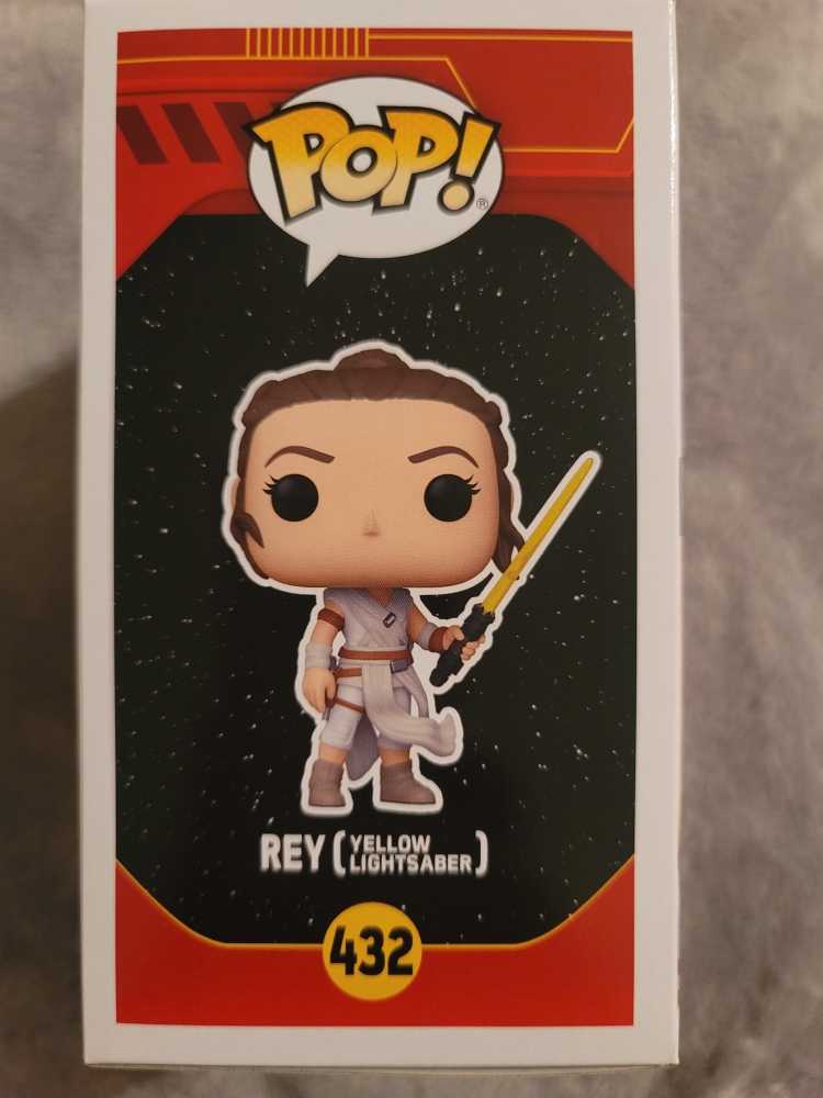 Rey (Yellow Lightsaber) - Star Wars vinyl figure collectible [Barcode 889698514828] - Main Image 2