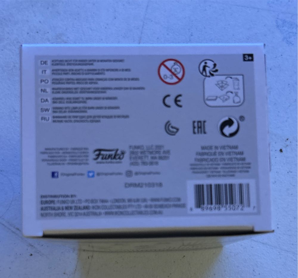 Vanya  - Umbrella Academy vinyl figure collectible [Barcode 889698550727] - Main Image 4