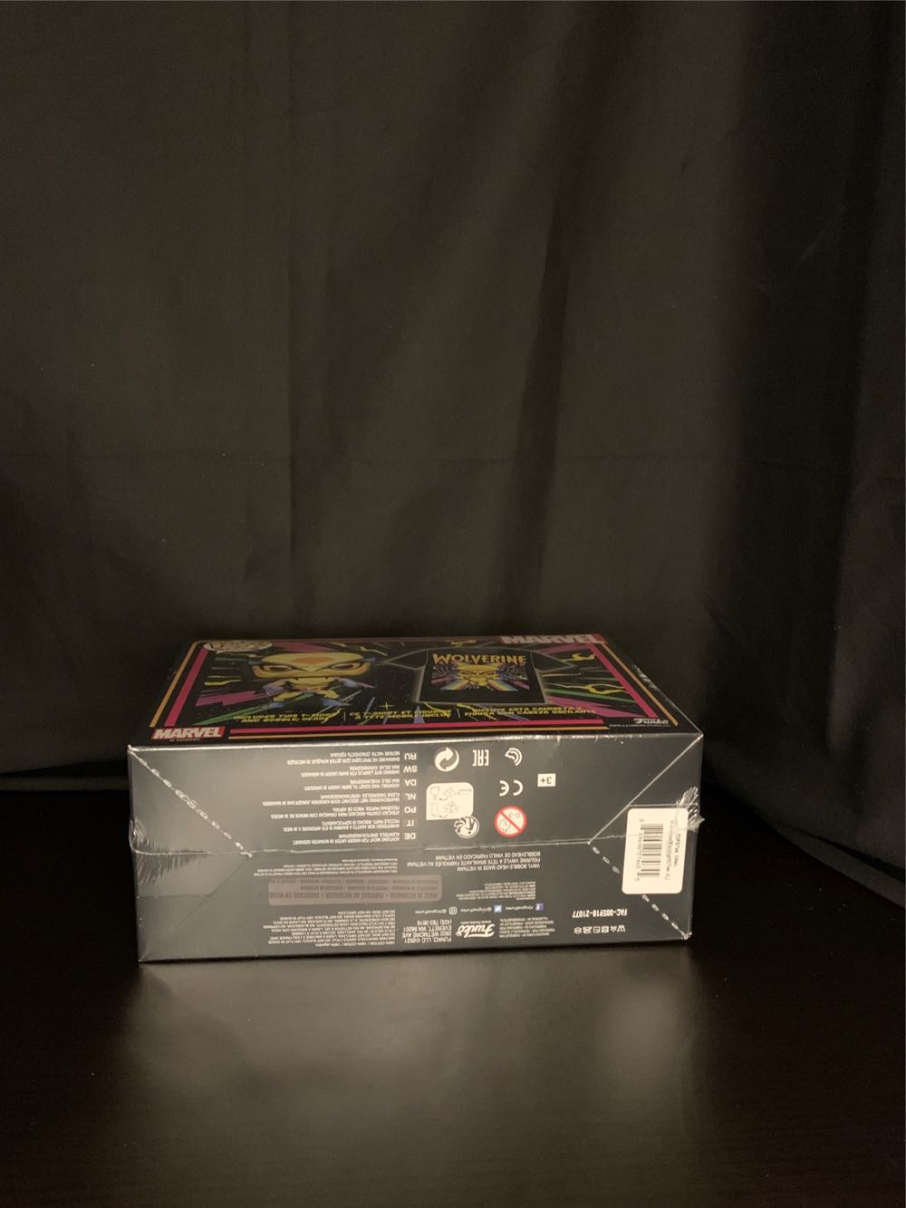 Funko Pop! & Tee Collectors Box Marvel: X Men Wolverine ...  vinyl figure collectible [Barcode 889698574655] - Main Image 3