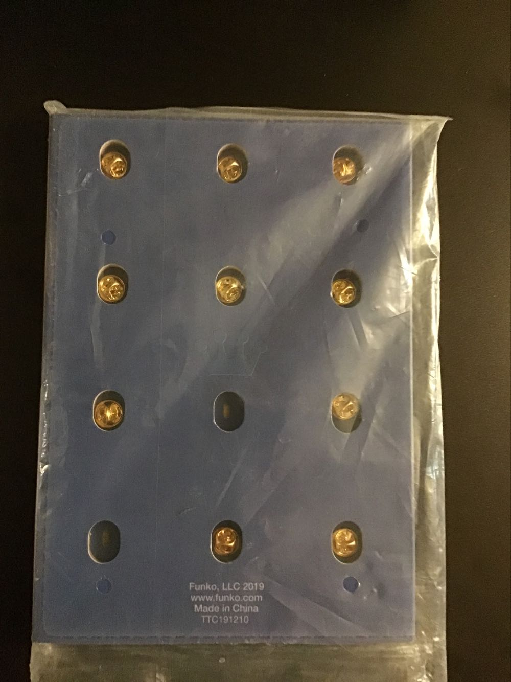 Funko Pop! Around The World Passport Book - Around The World vinyl figure collectible [Barcode 889698493277] - Main Image 2