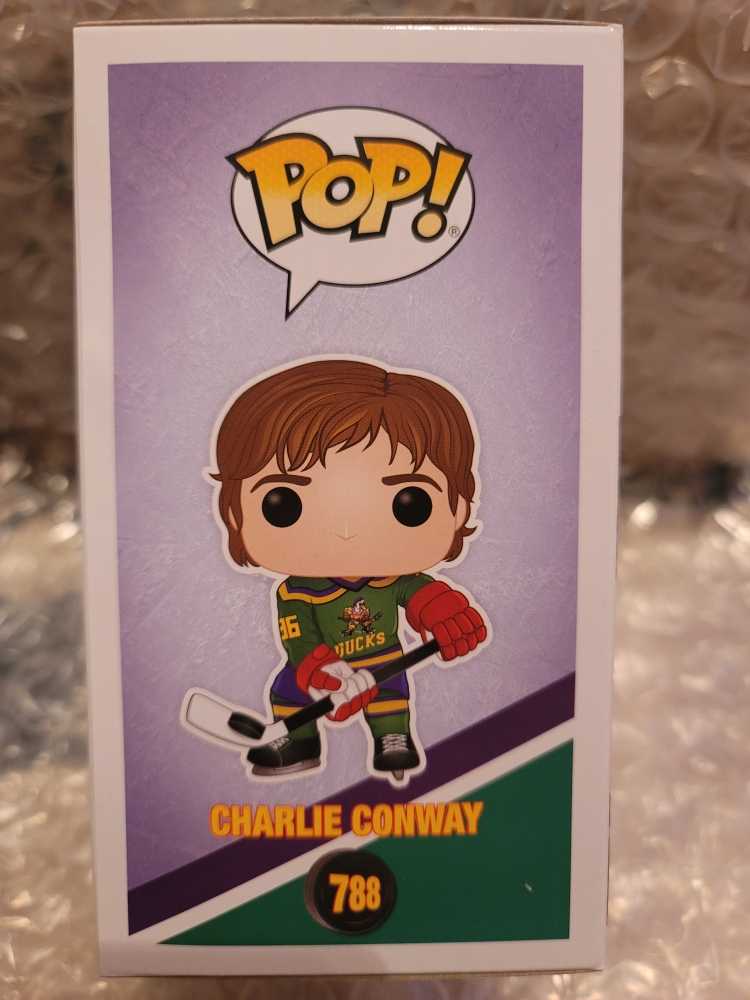 Charlie Conway - Disney vinyl figure collectible [Barcode 889698467834] - Main Image 2