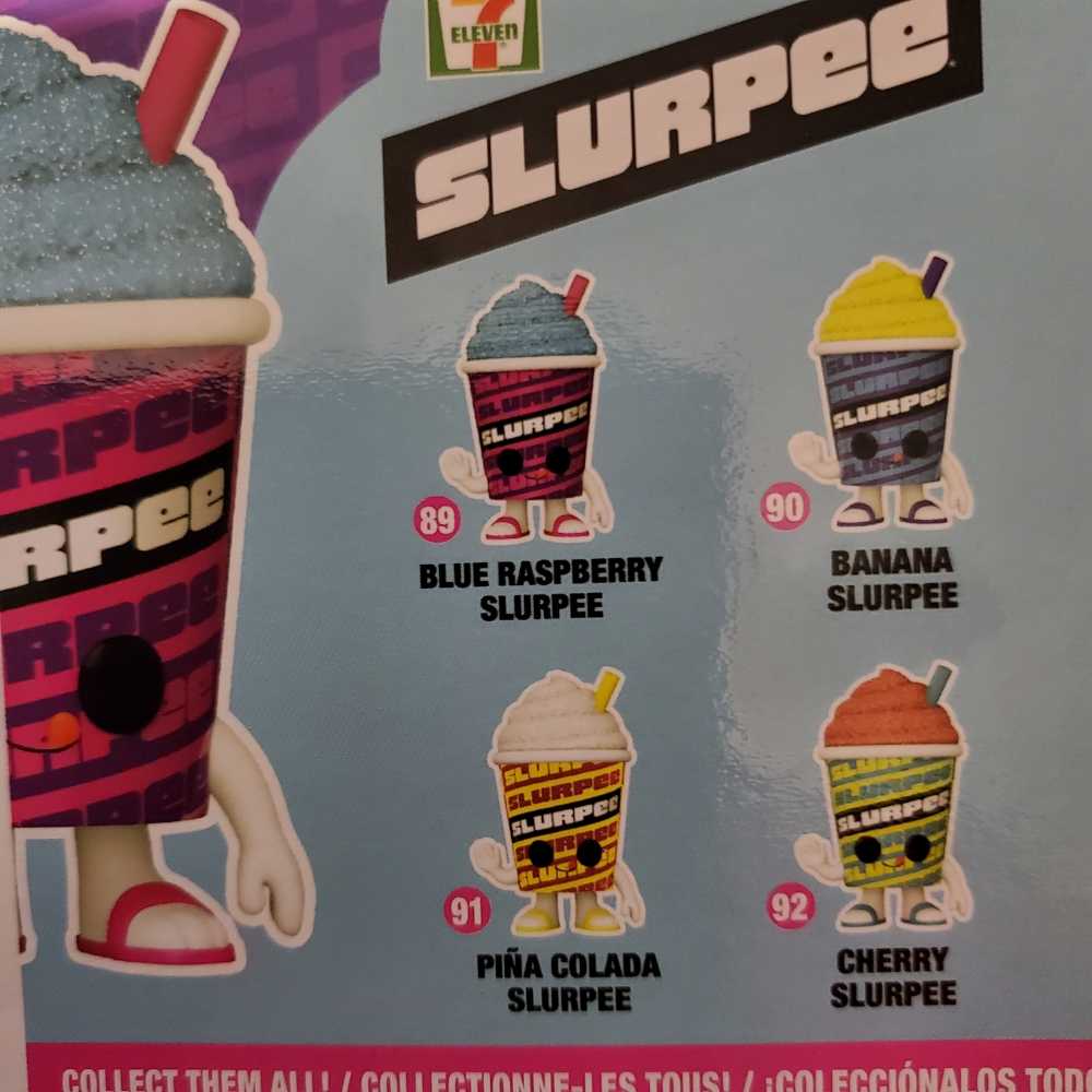 Slurpee Blue Raspberry - Ad Icons vinyl figure collectible [Barcode 889698558372] - Main Image 2