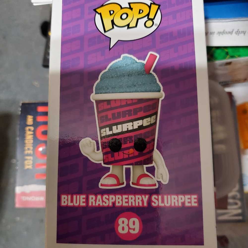 Slurpee Blue Raspberry - Ad Icons vinyl figure collectible [Barcode 889698558372] - Main Image 3