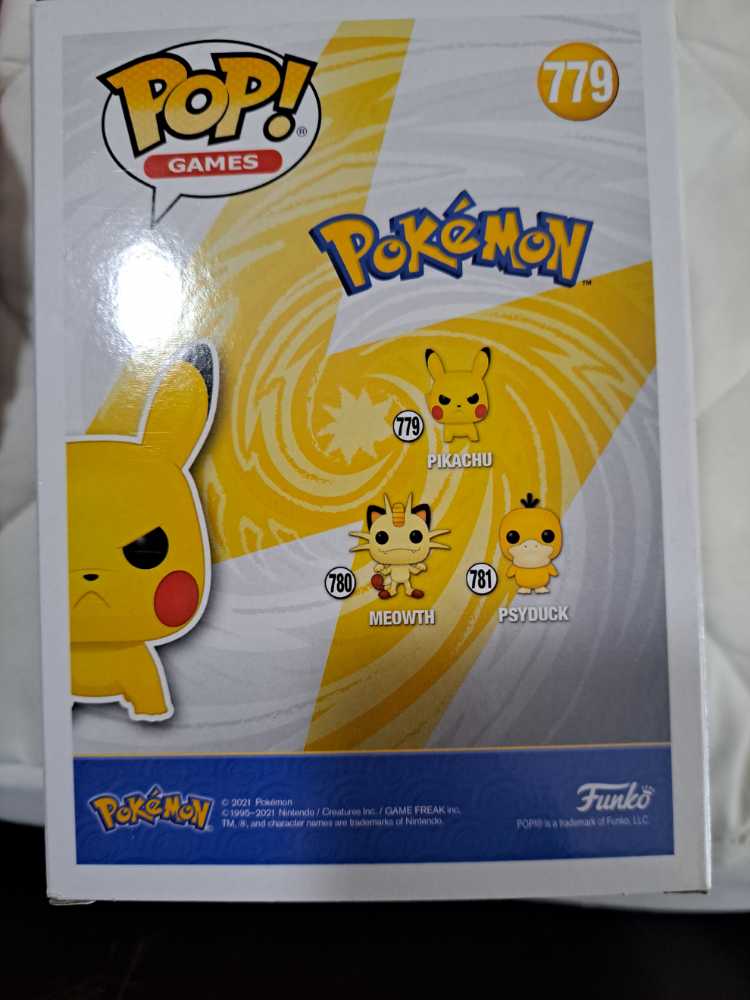 Pikachu - Pokémon vinyl figure collectible [Barcode 889698552288] - Main Image 2