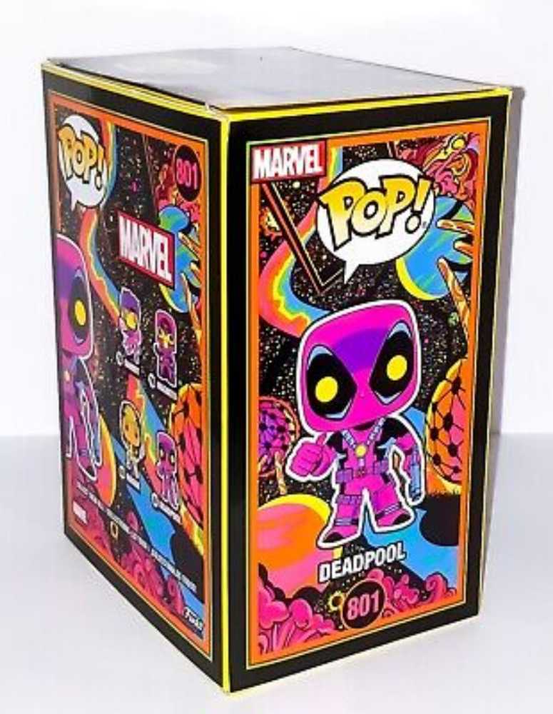 Deadpool (Blacklight) Pop! 801 - Marvel Universe vinyl figure collectible [Barcode 889698550918] - Main Image 4