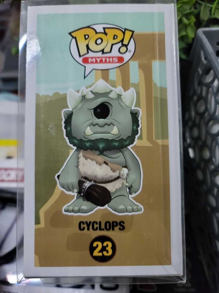 Cyclops - Gotham vinyl figure collectible [Barcode 889698472340] - Main Image 3