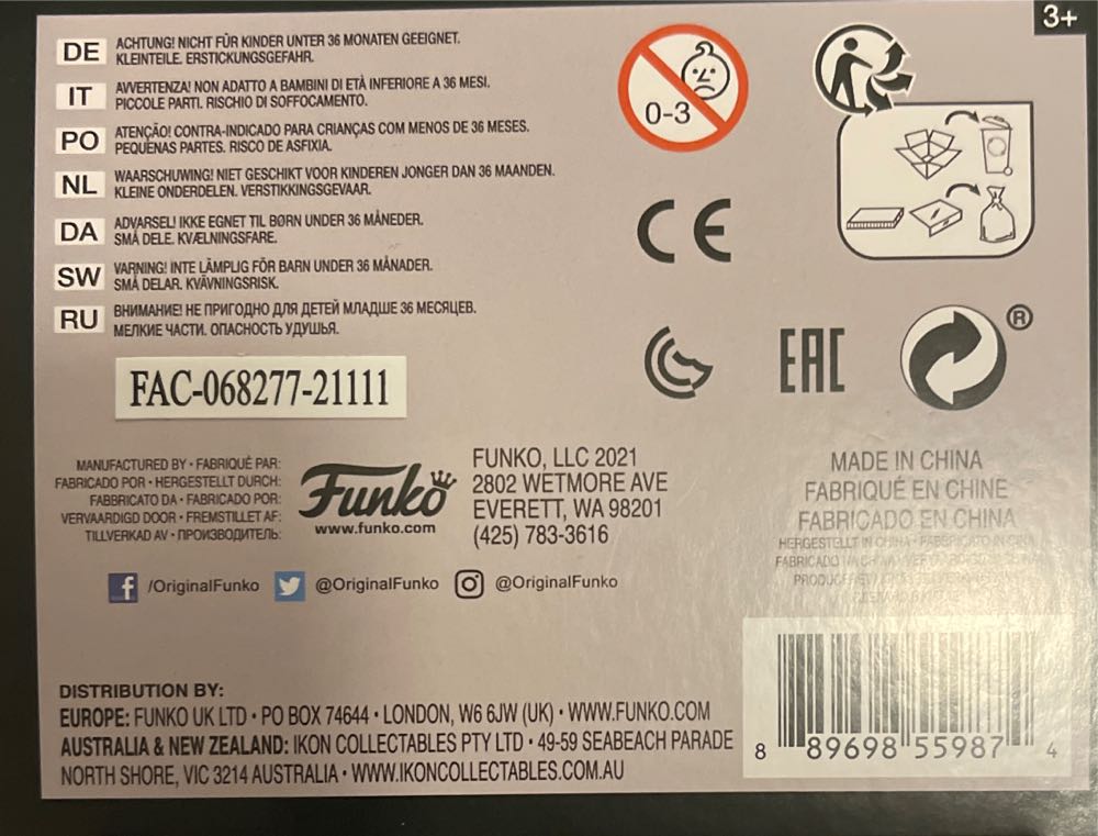 Mad Hatter - Alice in Wonderland vinyl figure collectible [Barcode 889698559874] - Main Image 3