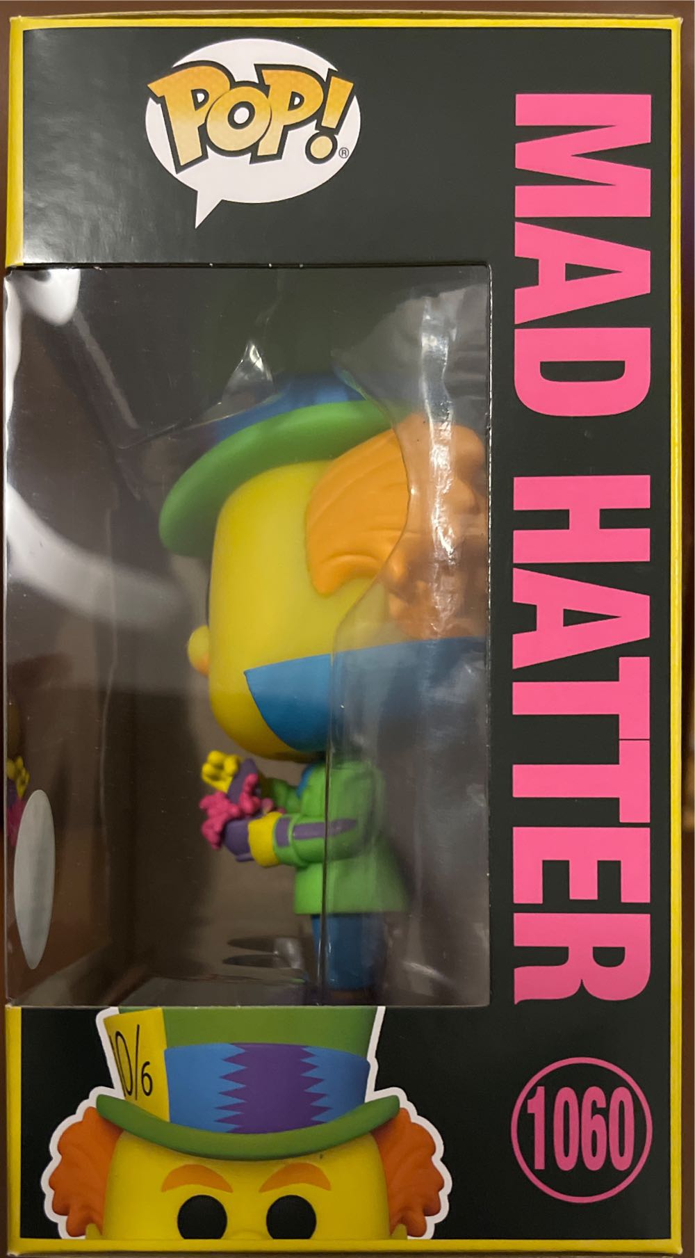 Mad Hatter - Alice in Wonderland vinyl figure collectible [Barcode 889698559874] - Main Image 4