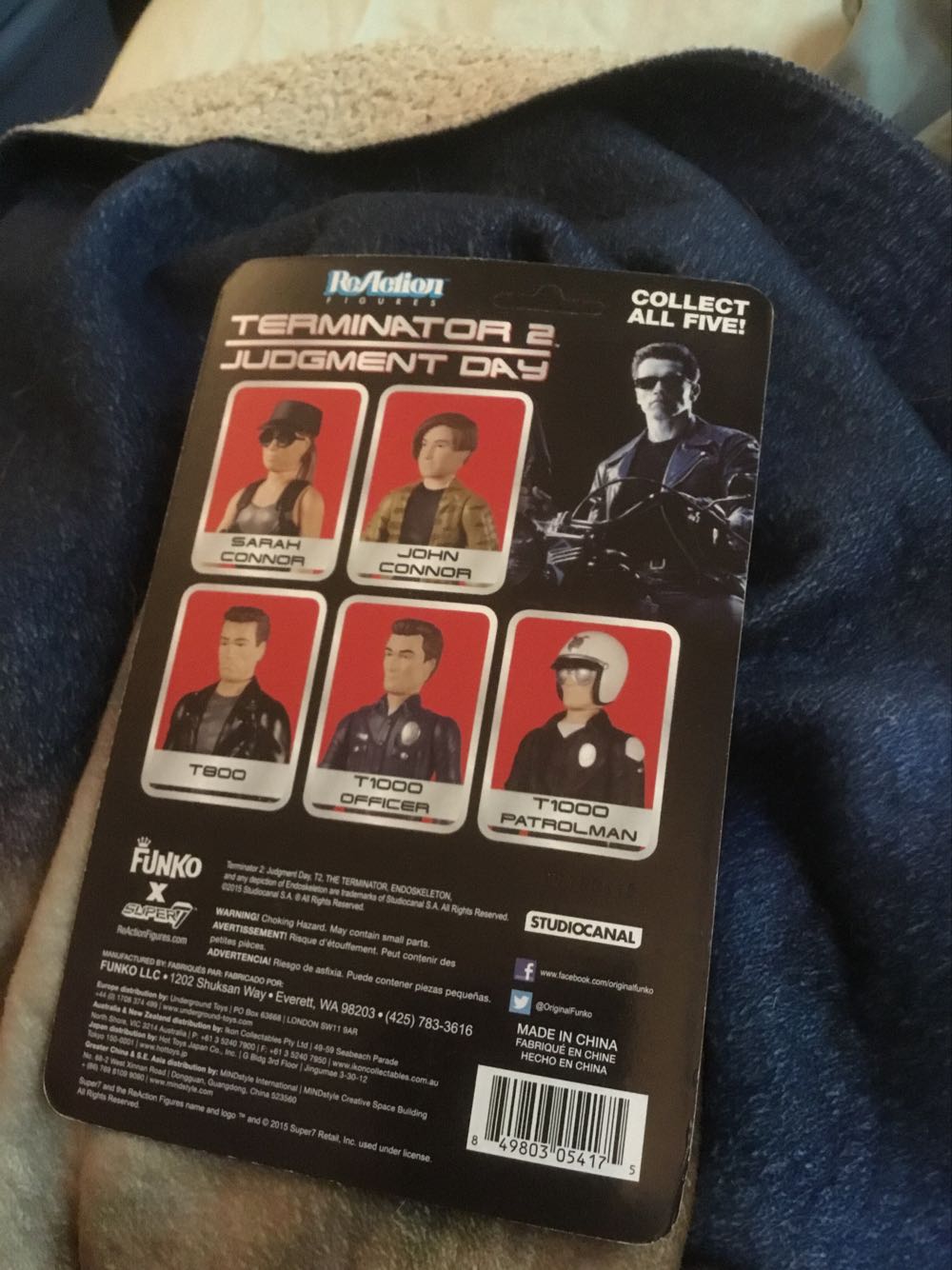 T1000 Officer - Terminator vinyl figure collectible [Barcode 849803054175] - Main Image 2