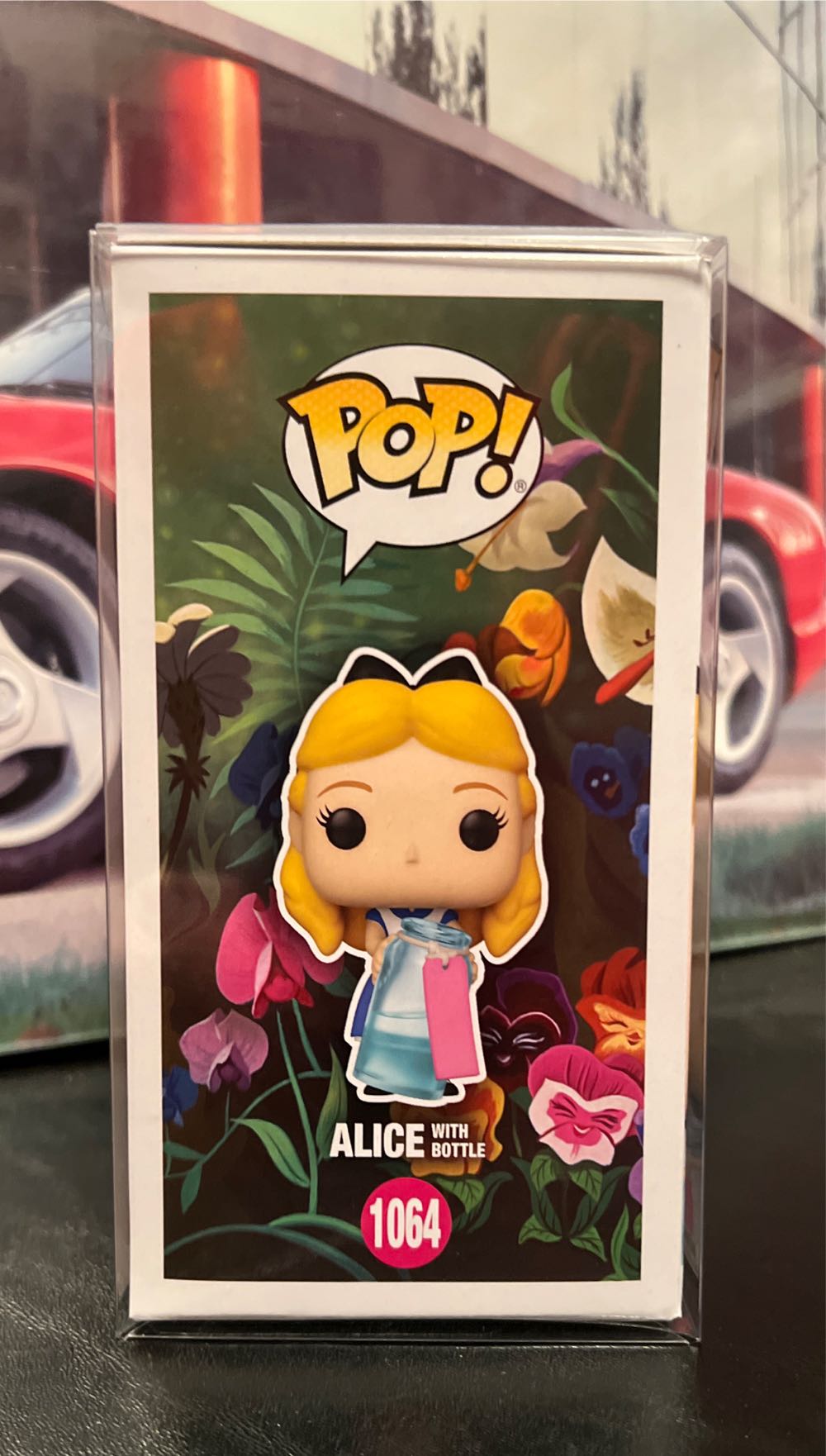 Alice With Bottle - Alice in Wonderland vinyl figure collectible [Barcode 889698561365] - Main Image 4