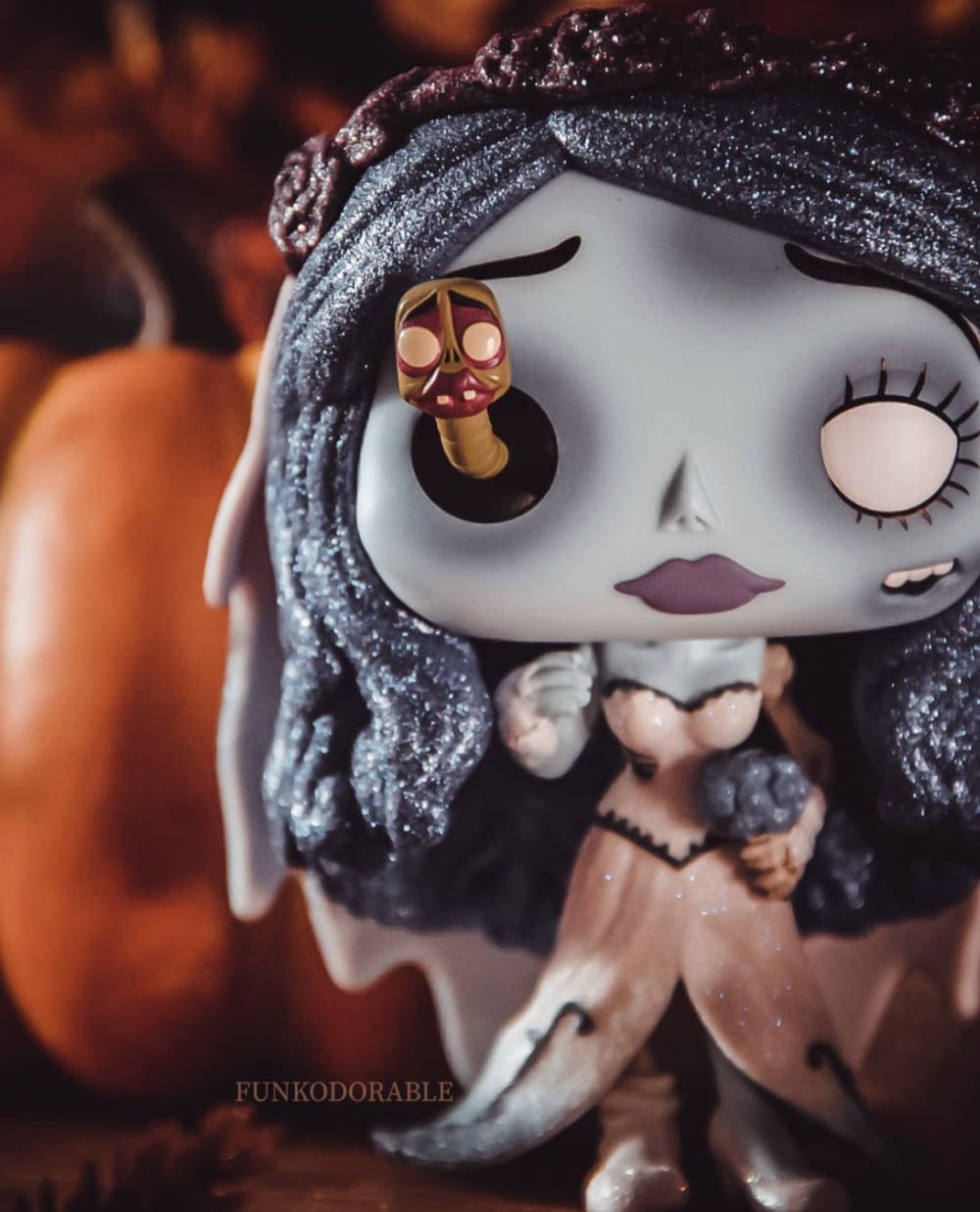 Emily With Maggot, #1120 - Corpse Bride vinyl figure collectible [Barcode 889698572767] - Main Image 2