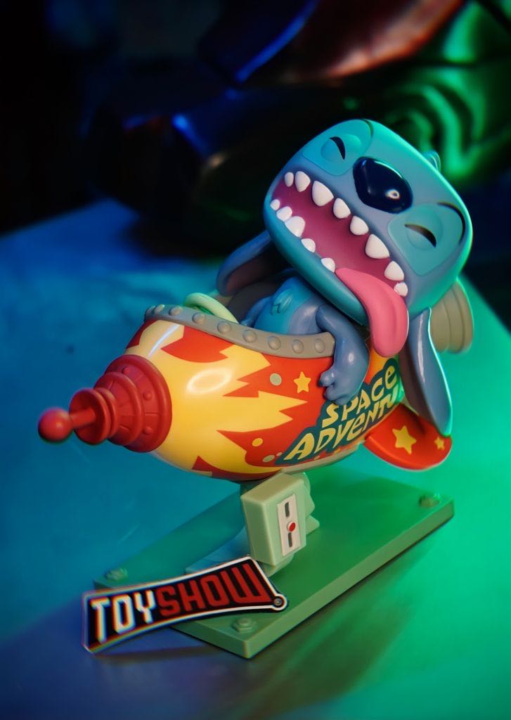 Stitch In Rocket - Disney vinyl figure collectible [Barcode 889698556200] - Main Image 3