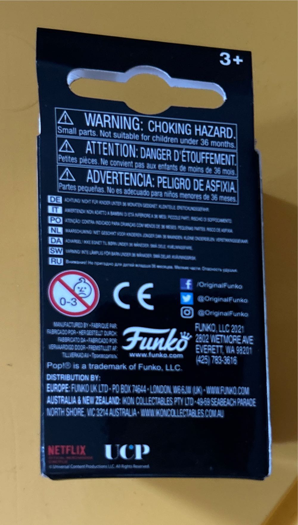 Keychain Pop: The Umbrella Academy: Vanya - Umbrella Academy vinyl figure collectible [Barcode 889698550659] - Main Image 3