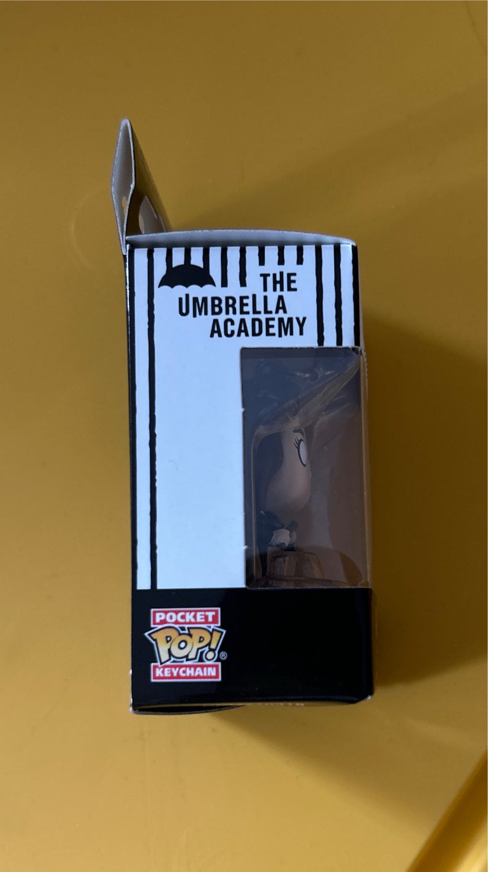 Keychain Pop: The Umbrella Academy: Vanya - Umbrella Academy vinyl figure collectible [Barcode 889698550659] - Main Image 4