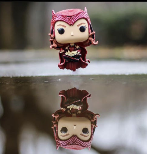 Scarlet Witch - Marvel Universe vinyl figure collectible [Barcode 889698543231] - Main Image 2