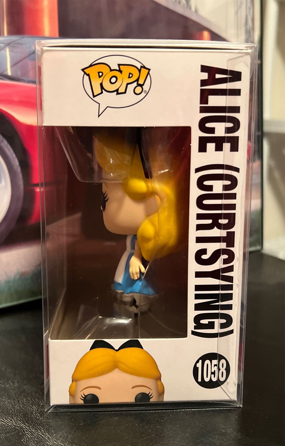 Alice (Curtsying) #1058 - Alice in Wonderland vinyl figure collectible [Barcode 889698557344] - Main Image 3