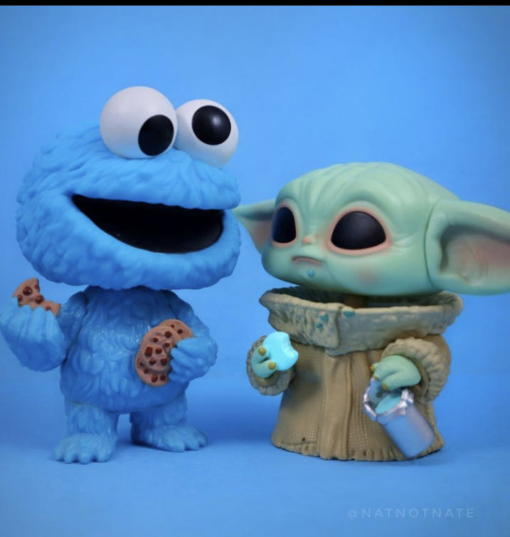 Grogu with Cookies - Star Wars: The Mandalorian vinyl figure collectible [Barcode 889698545310] - Main Image 3