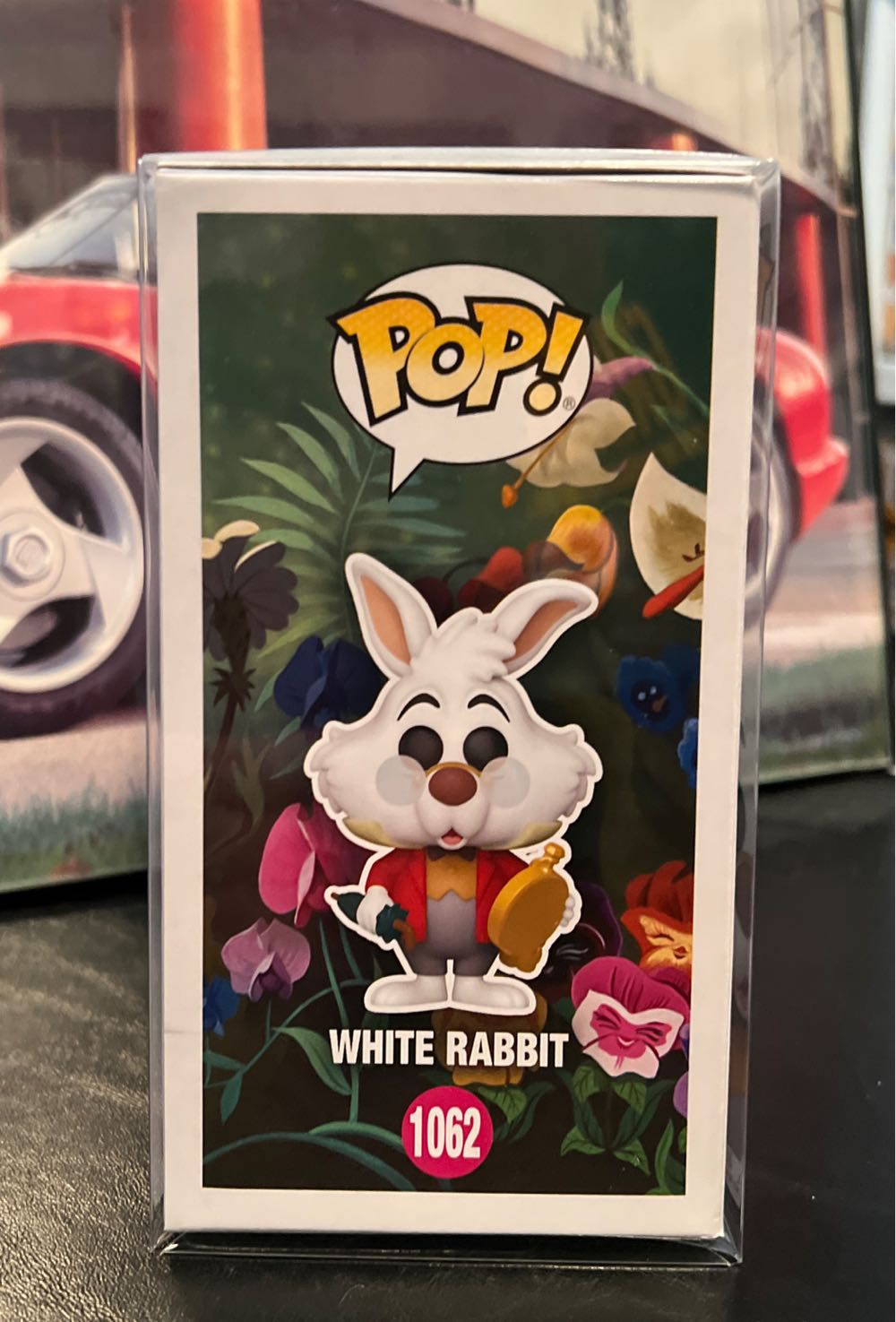 White Rabbit #1062 - Alice in Wonderland vinyl figure collectible [Barcode 889698557399] - Main Image 4