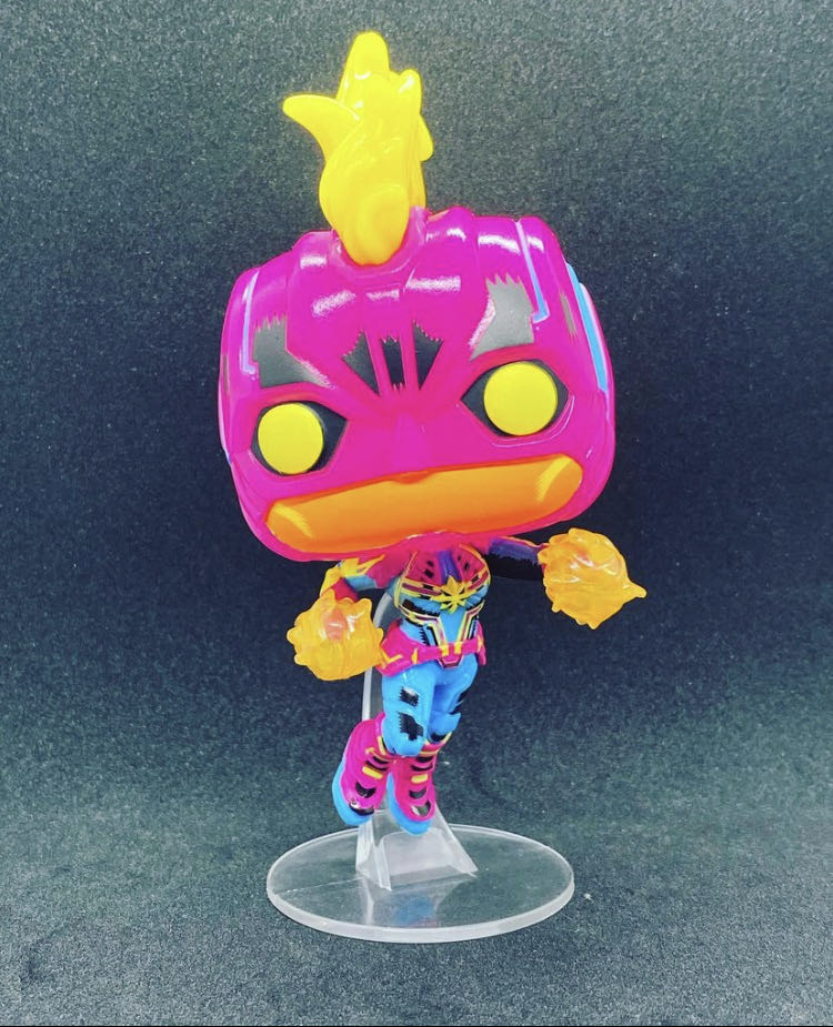 Captain Marvel - Captain Marvel vinyl figure collectible [Barcode 889698552134] - Main Image 3