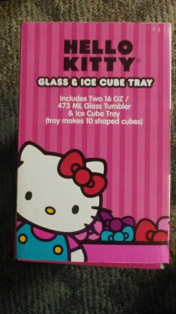 Hello Kitty: Glass & Ice Cube Tray Gift Pack - Hello Kitty vinyl figure collectible [Barcode 810019210846] - Main Image 2