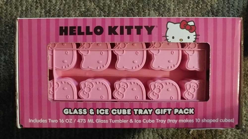 Hello Kitty: Glass & Ice Cube Tray Gift Pack - Hello Kitty vinyl figure collectible [Barcode 810019210846] - Main Image 3