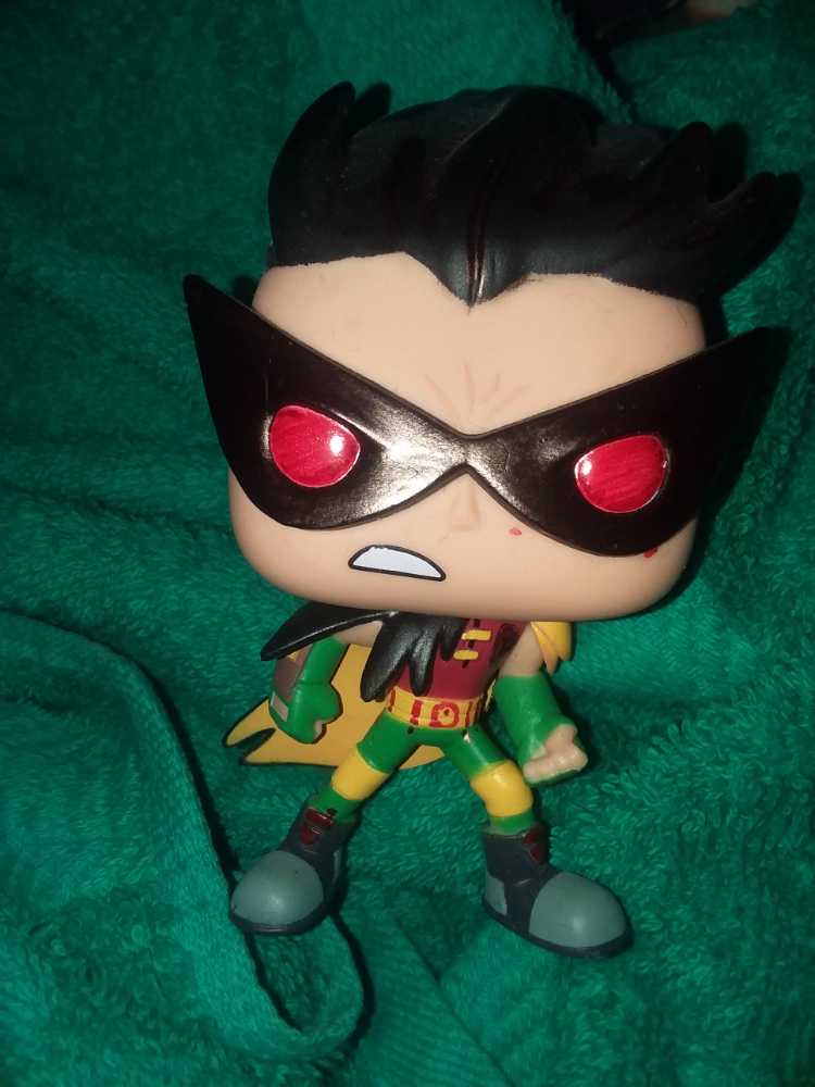 Robin ( Night Begins To Shine)  vinyl figure collectible - Main Image 2