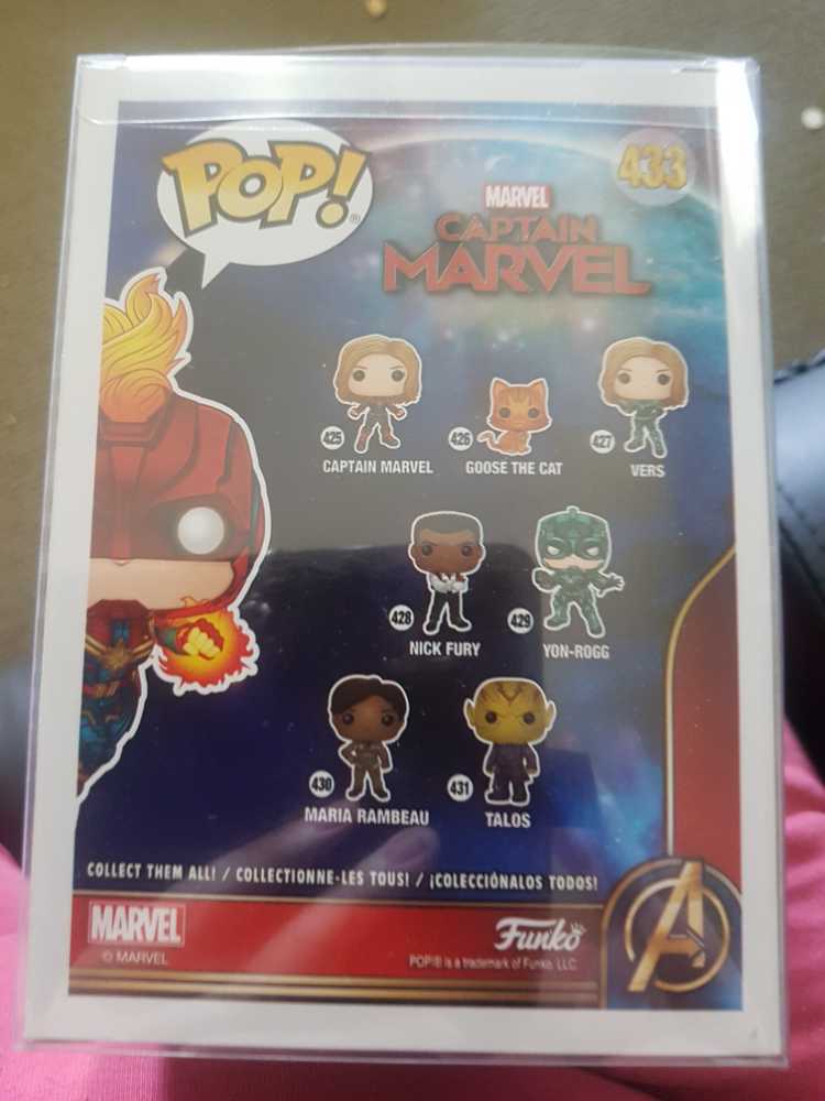 Captain Marvel (Flying) Pop! 433 - Marvel Universe vinyl figure collectible - Main Image 2