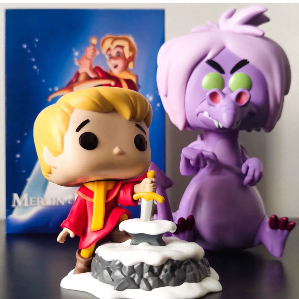 #1103 Deluxe: Disney: Sword in the Stone: Arthur Pulling Excalibur (Funko 2021 Collection) - Disney vinyl figure collectible [Barcode 889698491501] - Main Image 4