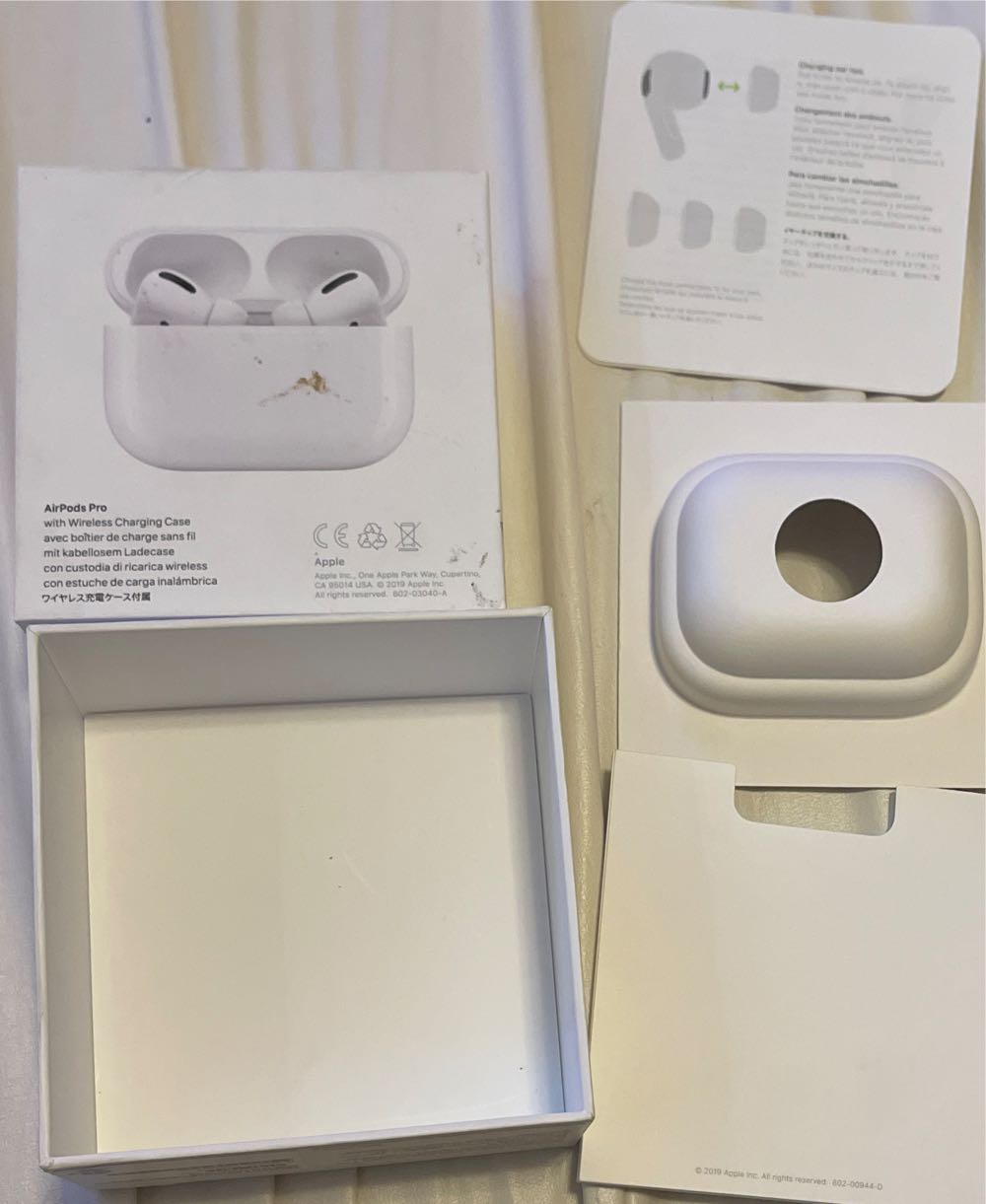 Airpods Pro  vinyl figure collectible - Main Image 4