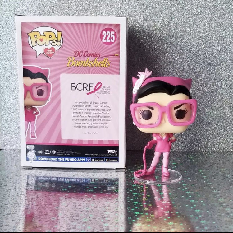 Catwoman - DC Universe vinyl figure collectible [Barcode 889698584999] - Main Image 2