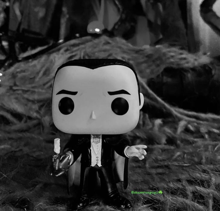 Dracula - Universal Monsters vinyl figure collectible [Barcode 889698576949] - Main Image 4