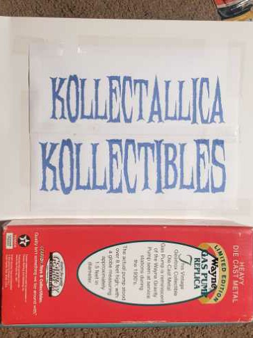 Wayne Gas Pump Replica  vinyl figure collectible [Barcode 636060075308] - Main Image 2