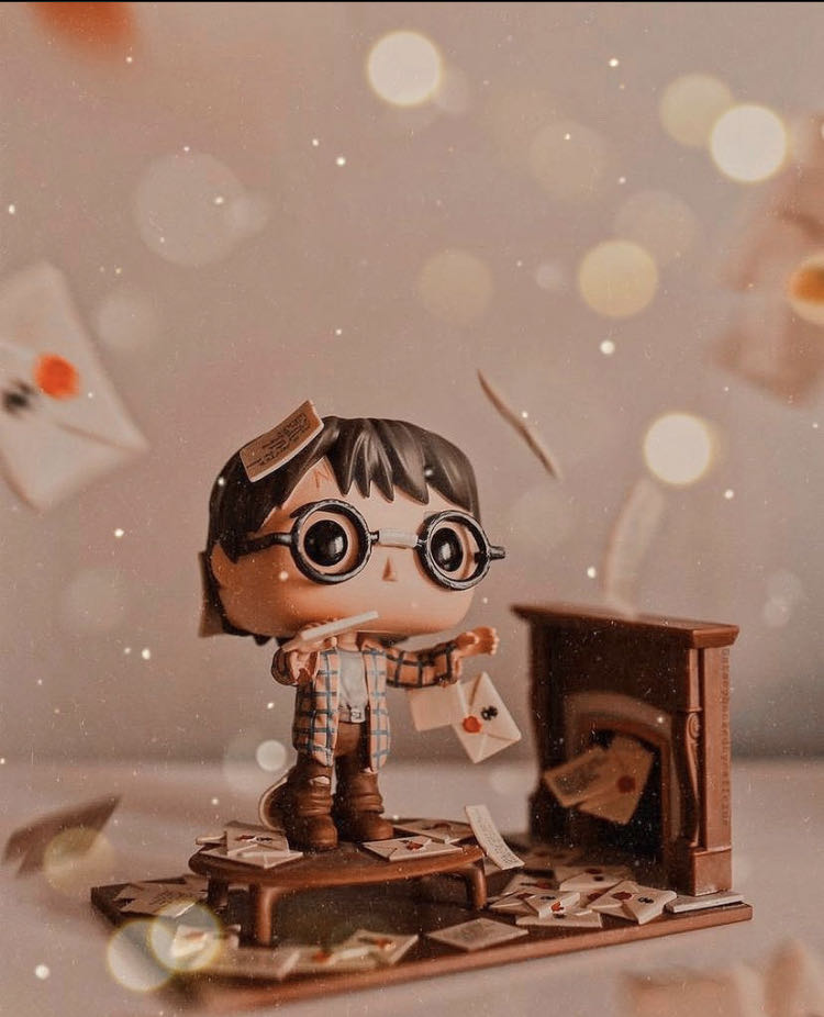 Harry Potter With Hogwarts Letters - Harry Potter vinyl figure collectible [Barcode 889698582155] - Main Image 4