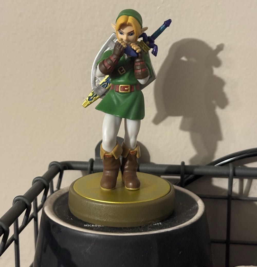 The Legend Of Zelda Link Ocarina Of Time Amiibo  vinyl figure collectible [Barcode 045496893071] - Main Image 2