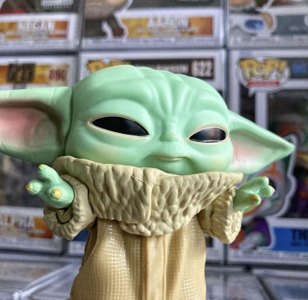 # 477 Grogu. (using The Force) - Star Wars vinyl figure collectible [Barcode 889698556255] - Main Image 3